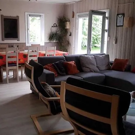 Peaceful Chalet In Transinne With Patio *